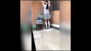 Se COGE a su VECINA Colegiala Adolescente Después de LAVAR LA ROPA Video